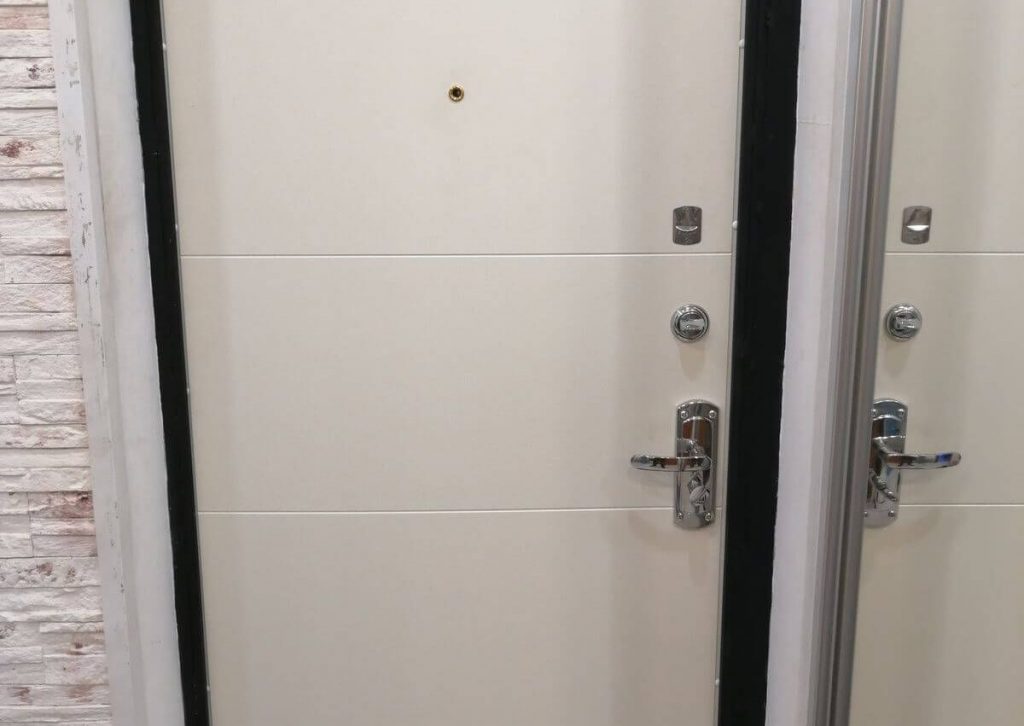 Шаг 4: Установка декоративной панели МДФ: