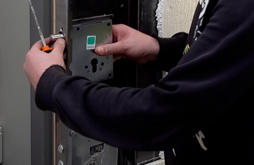 После установки дверного замка