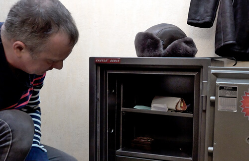 Успешное окончание процедуры вскрытия сейфа