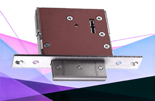 установка сувального дверного заимка