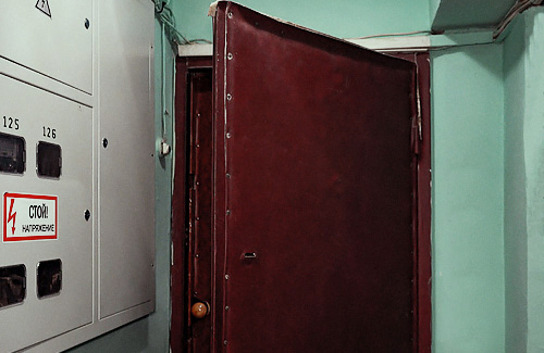 Процедура начала реставрации двери